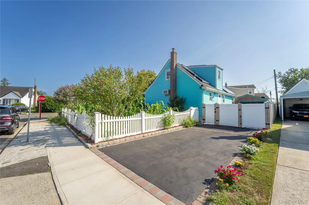 731 Planders Avenue Uniondale NY 11553