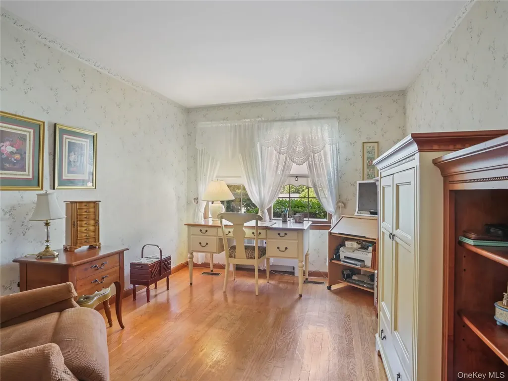 406 Warren Avenue Hawthorne NY 10532