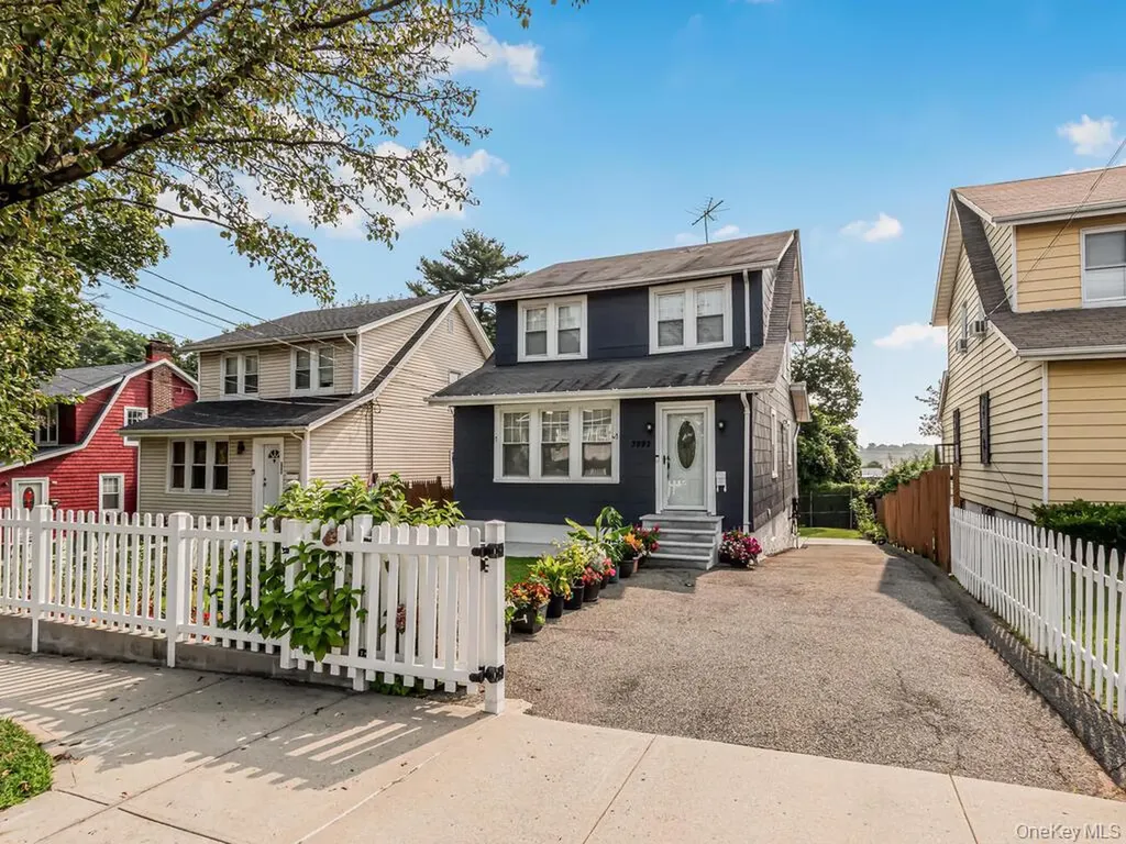 3992 Rombouts Avenue Bronx NY 10466