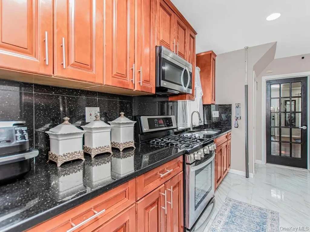 3992 Rombouts Avenue Bronx NY 10466