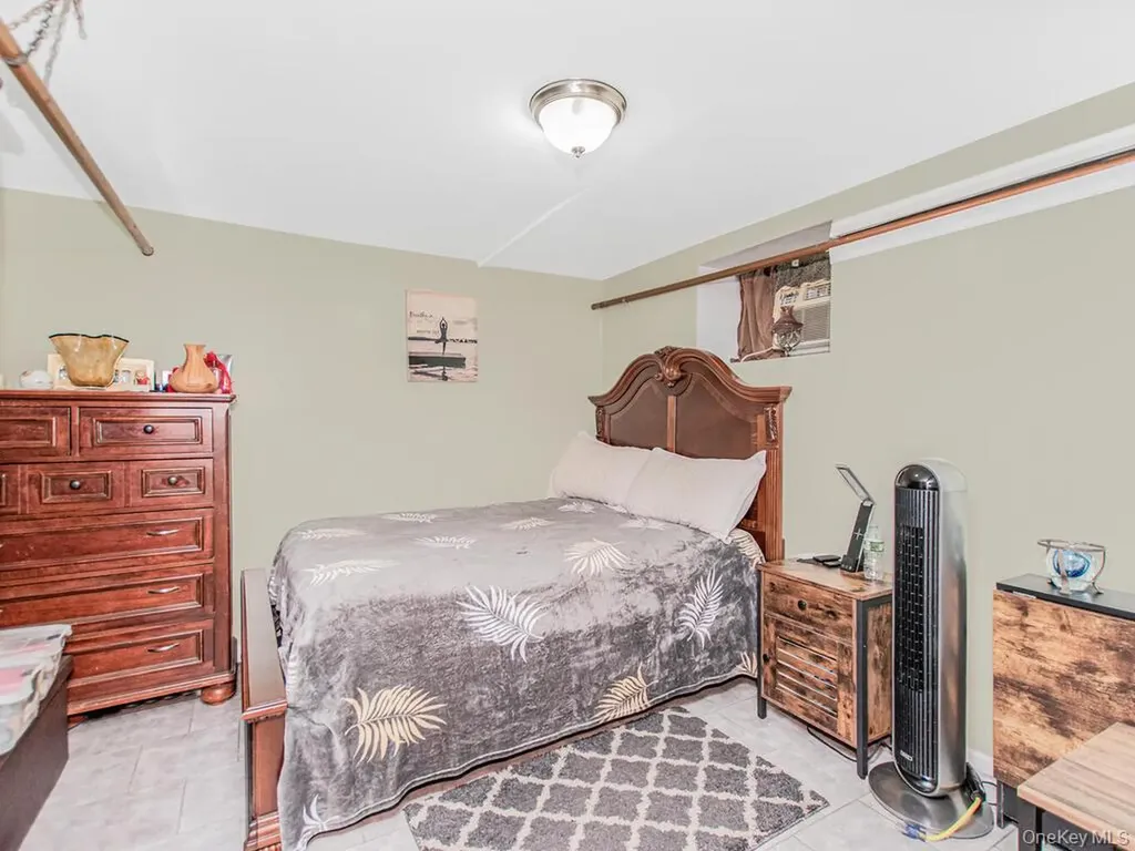 3992 Rombouts Avenue Bronx NY 10466