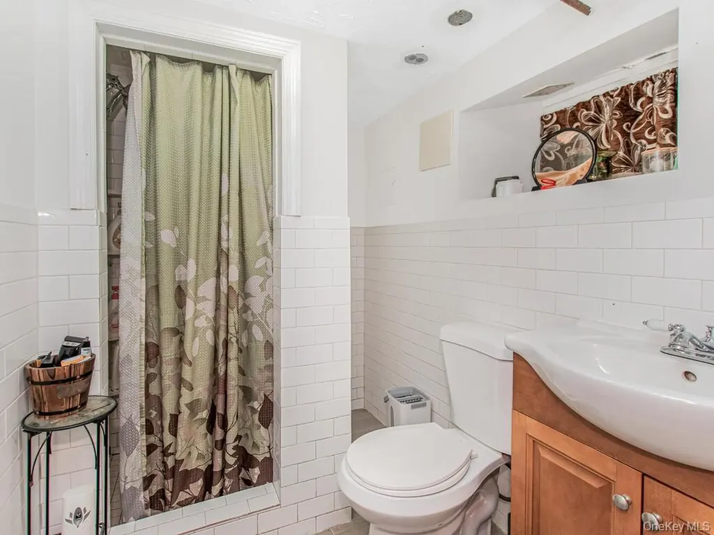 3992 Rombouts Avenue Bronx NY 10466