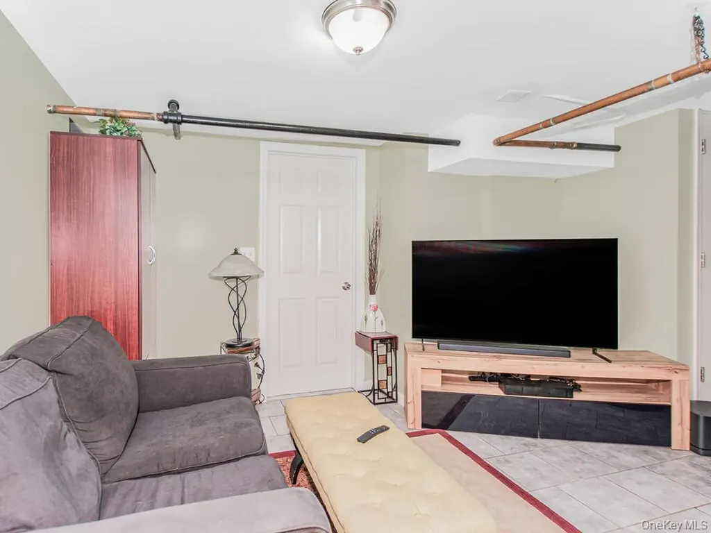 3992 Rombouts Avenue Bronx NY 10466
