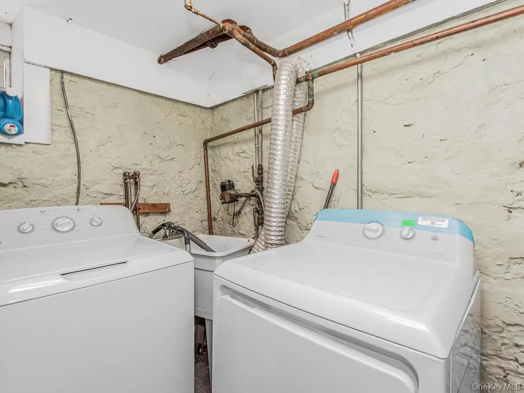 3992 Rombouts Avenue Bronx NY 10466