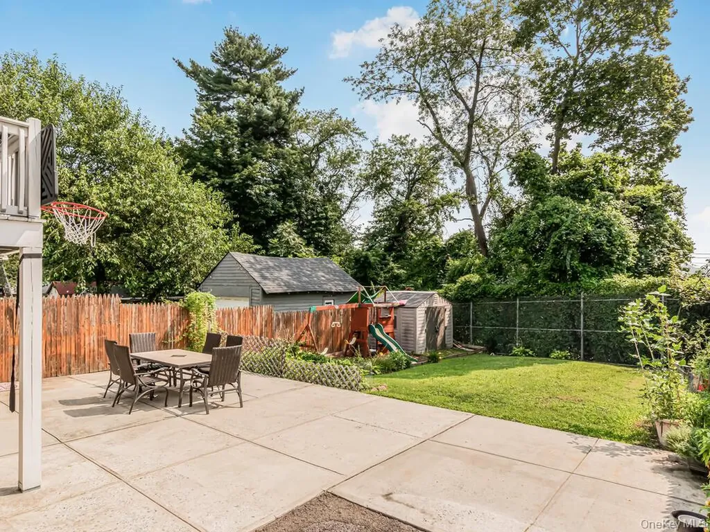 3992 Rombouts Avenue Bronx NY 10466