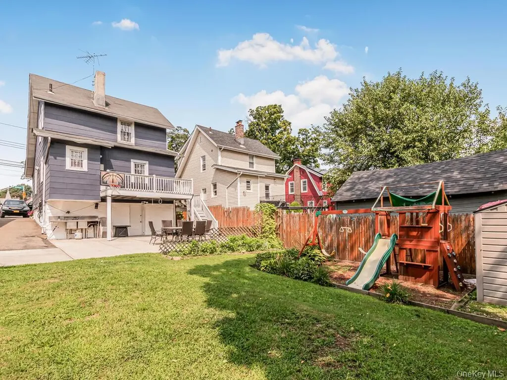 3992 Rombouts Avenue Bronx NY 10466
