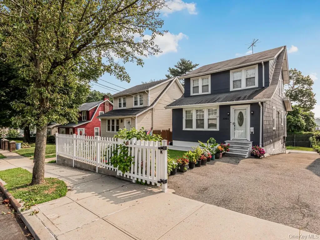 3992 Rombouts Avenue Bronx NY 10466