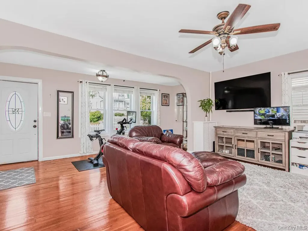 3992 Rombouts Avenue Bronx NY 10466