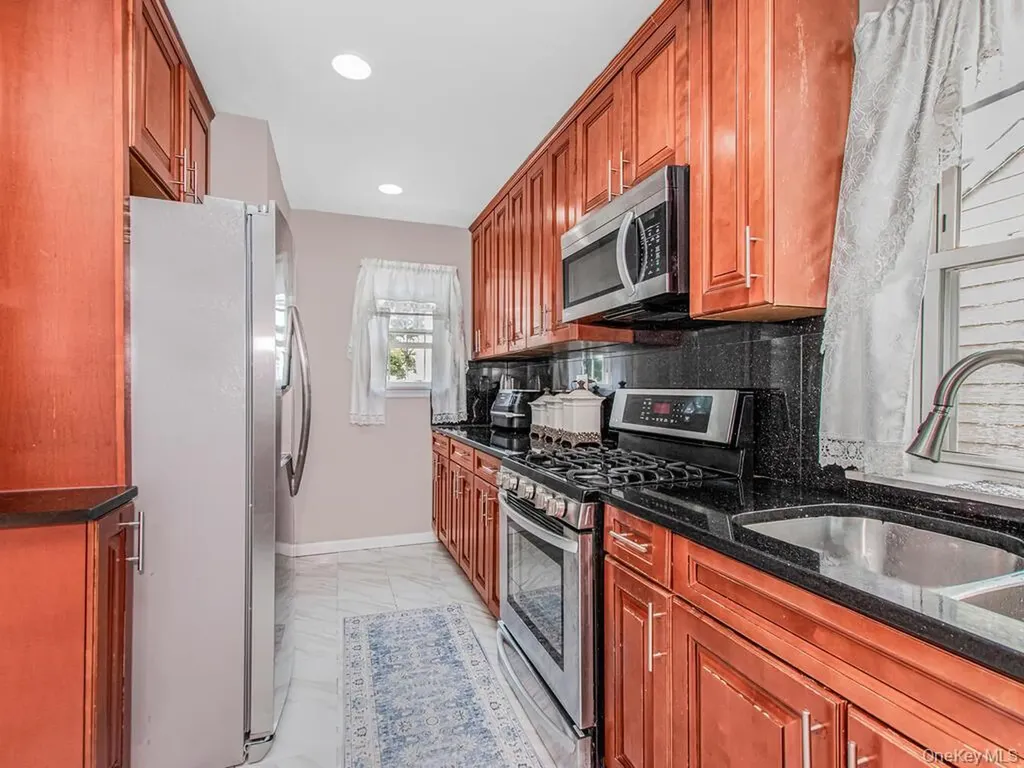 3992 Rombouts Avenue Bronx NY 10466