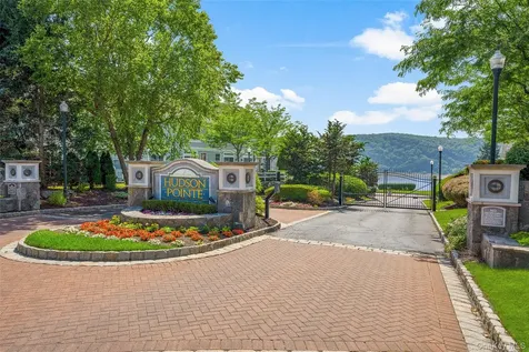 402 Waterview Drive Poughkeepsie NY 12601