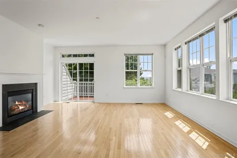 402 Waterview Drive Poughkeepsie NY 12601