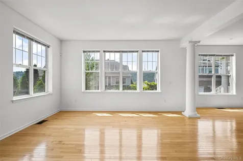 402 Waterview Drive Poughkeepsie NY 12601