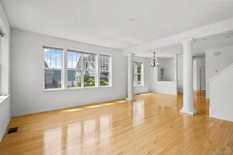 402 Waterview Drive Poughkeepsie NY 12601