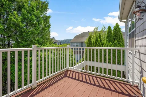 402 Waterview Drive Poughkeepsie NY 12601