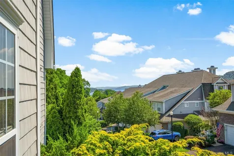 402 Waterview Drive Poughkeepsie NY 12601