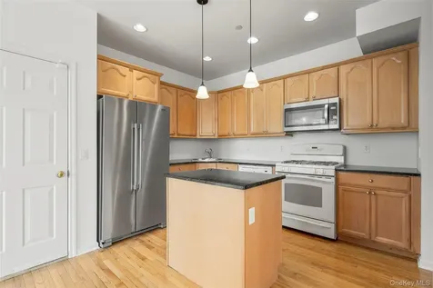 402 Waterview Drive Poughkeepsie NY 12601