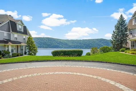 402 Waterview Drive Poughkeepsie NY 12601