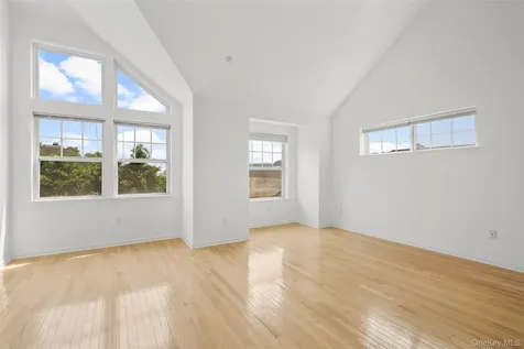 402 Waterview Drive Poughkeepsie NY 12601