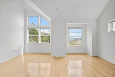 402 Waterview Drive Poughkeepsie NY 12601