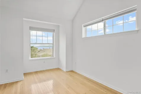 402 Waterview Drive Poughkeepsie NY 12601