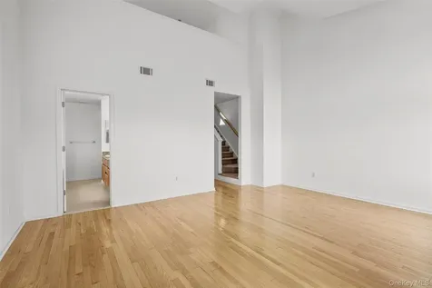 402 Waterview Drive Poughkeepsie NY 12601