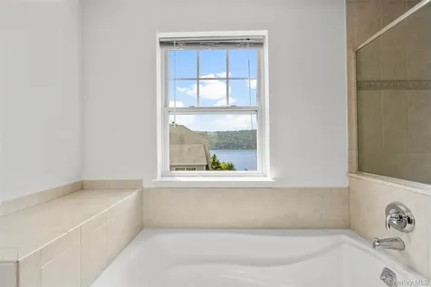 402 Waterview Drive Poughkeepsie NY 12601
