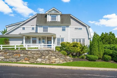 402 Waterview Drive Poughkeepsie NY 12601