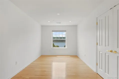 402 Waterview Drive Poughkeepsie NY 12601