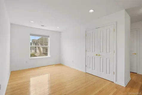 402 Waterview Drive Poughkeepsie NY 12601