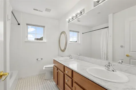402 Waterview Drive Poughkeepsie NY 12601