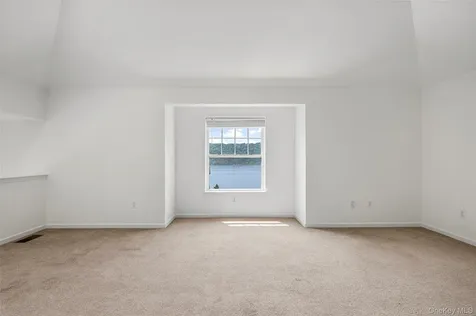 402 Waterview Drive Poughkeepsie NY 12601