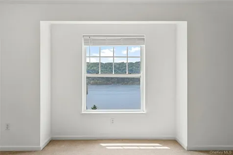402 Waterview Drive Poughkeepsie NY 12601