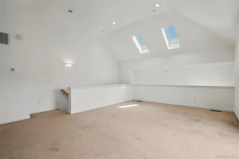 402 Waterview Drive Poughkeepsie NY 12601