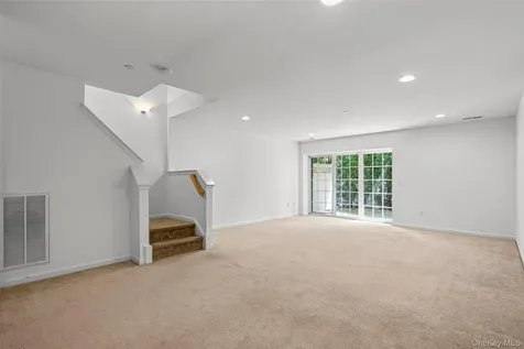 402 Waterview Drive Poughkeepsie NY 12601