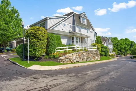 402 Waterview Drive Poughkeepsie NY 12601