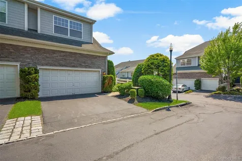 402 Waterview Drive Poughkeepsie NY 12601