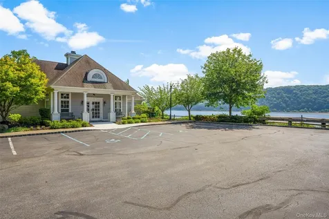 402 Waterview Drive Poughkeepsie NY 12601