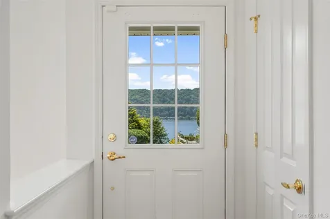402 Waterview Drive Poughkeepsie NY 12601