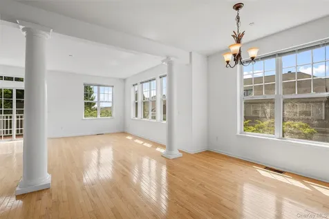 402 Waterview Drive Poughkeepsie NY 12601