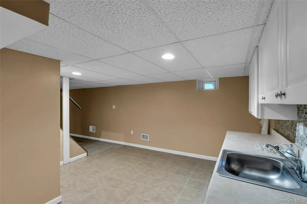 9 Maplelawn Drive Commack NY 11725