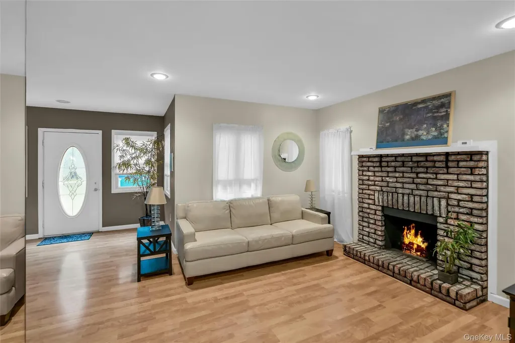 9 Maplelawn Drive Commack NY 11725