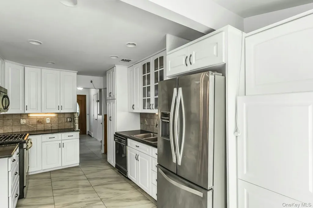 58 Pasadena Drive Plainview NY 11803