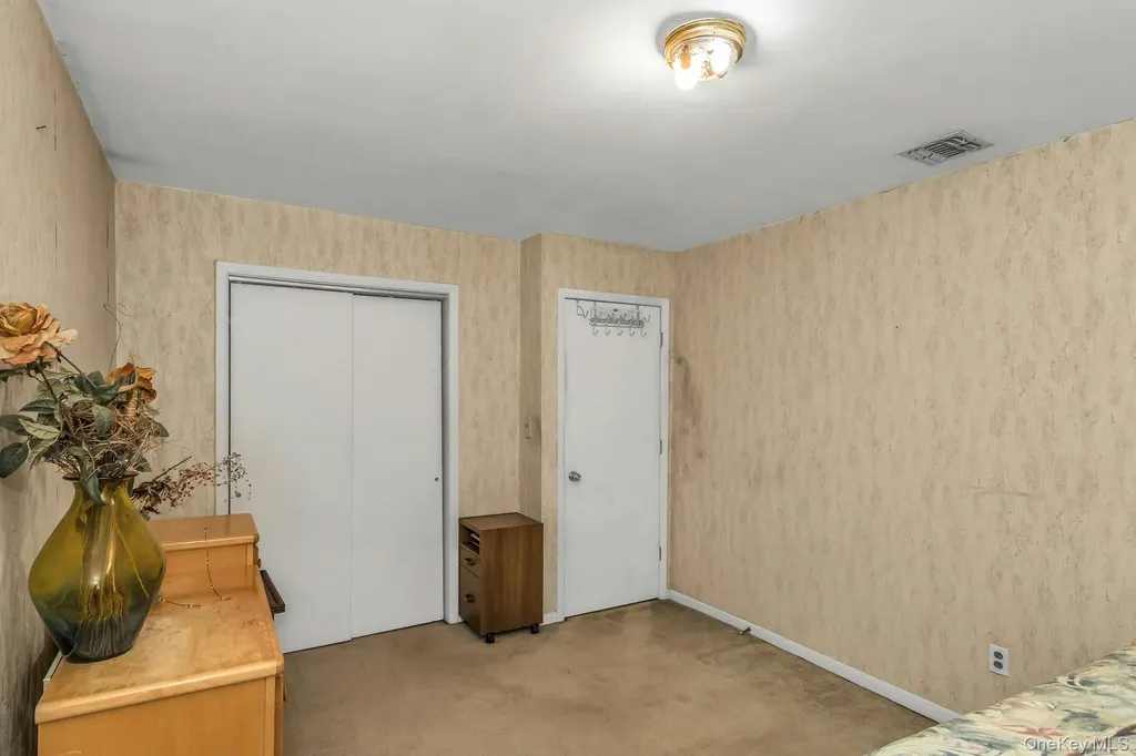 58 Pasadena Drive Plainview NY 11803