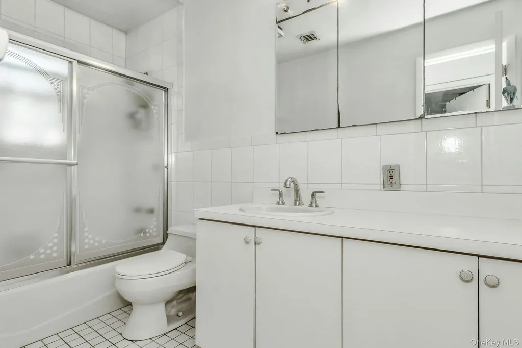 58 Pasadena Drive Plainview NY 11803