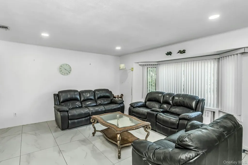58 Pasadena Drive Plainview NY 11803