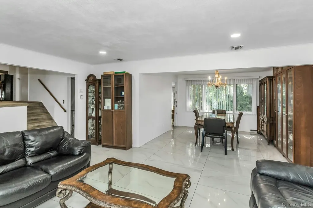 58 Pasadena Drive Plainview NY 11803