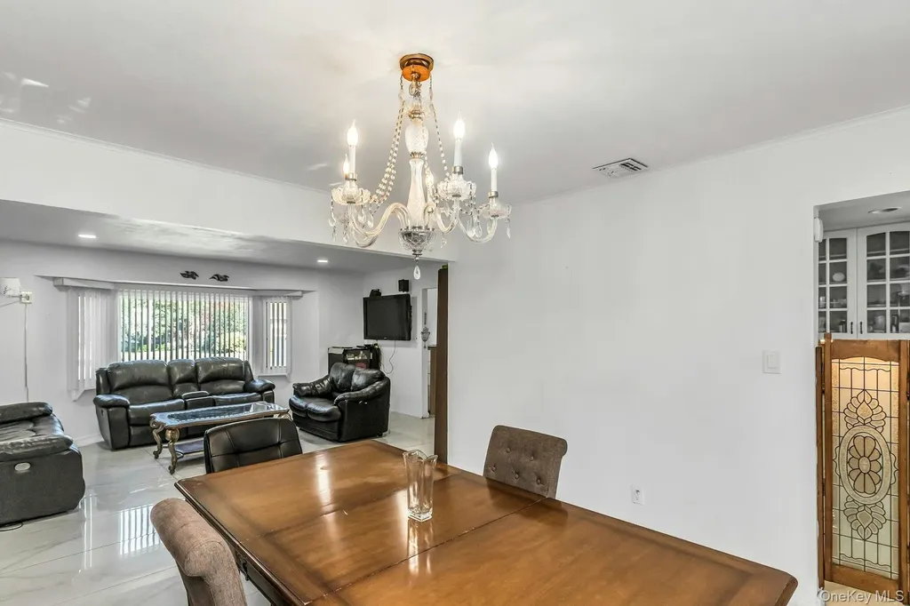 58 Pasadena Drive Plainview NY 11803