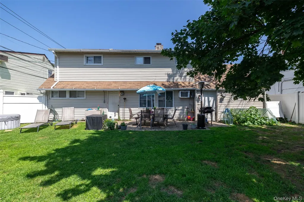 6 Downhill Lane Wantagh NY 11793