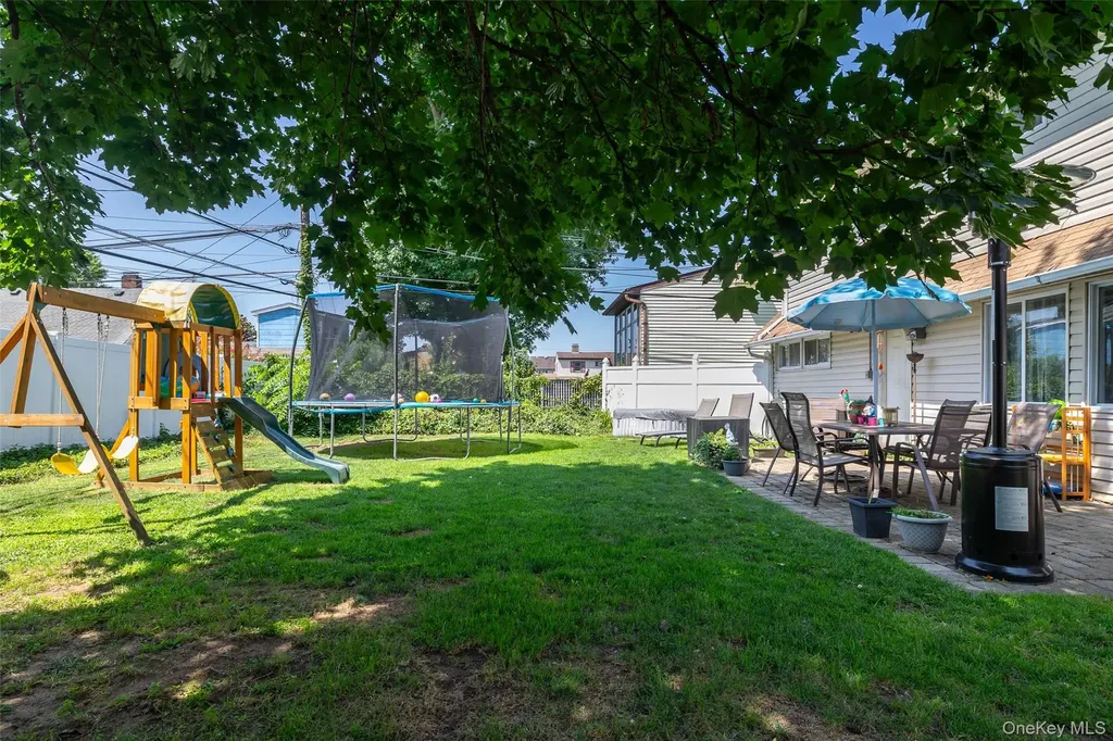 6 Downhill Lane Wantagh NY 11793