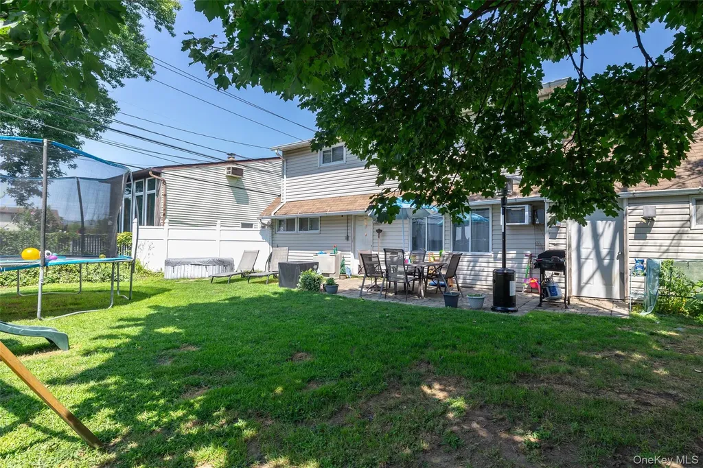 6 Downhill Lane Wantagh NY 11793